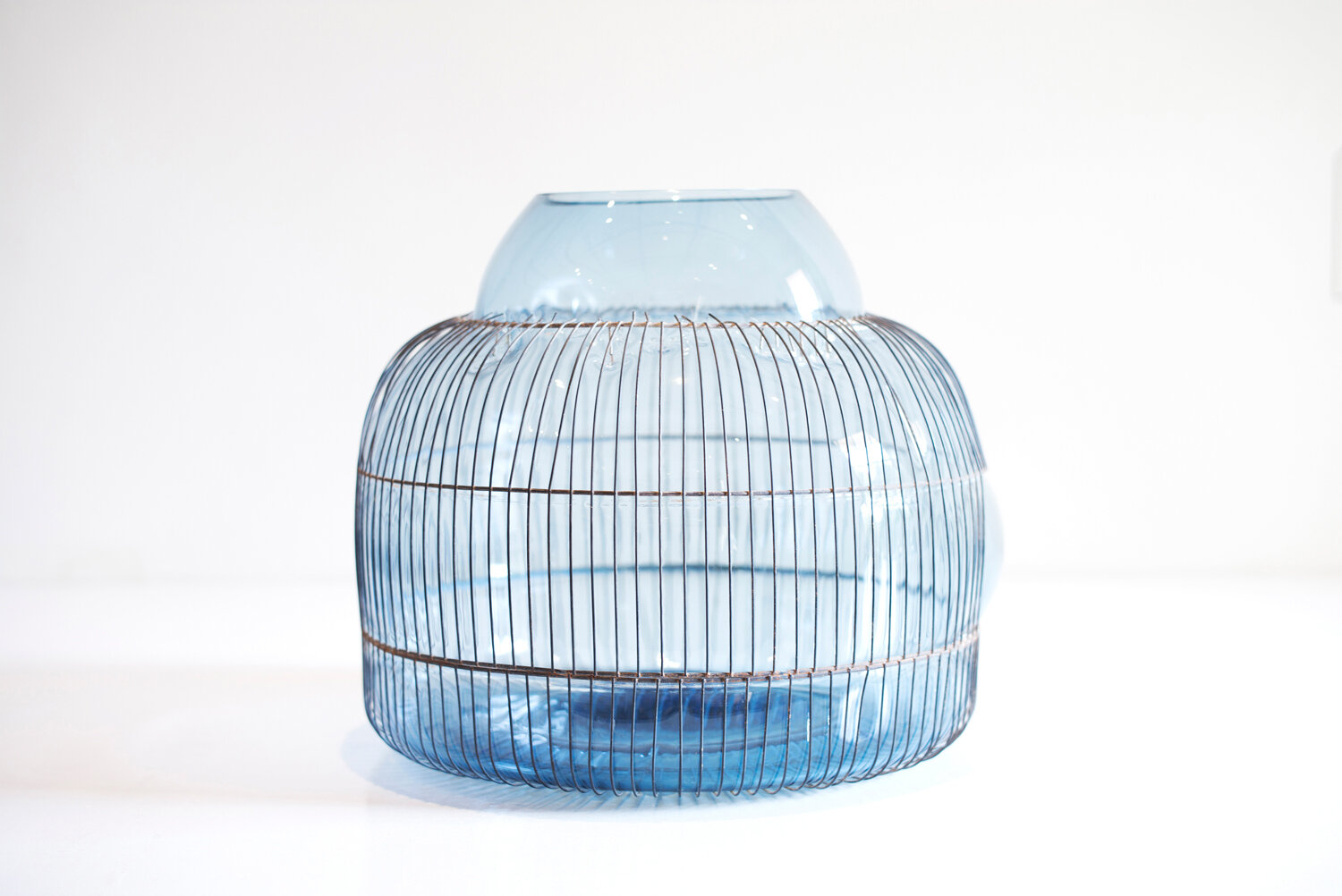 web222-out-cage-blue-open-glass-cage-large-gala-fernandez-nouvel-studio-marion-friedmann-gallery-photofelixfriedmann.jpg