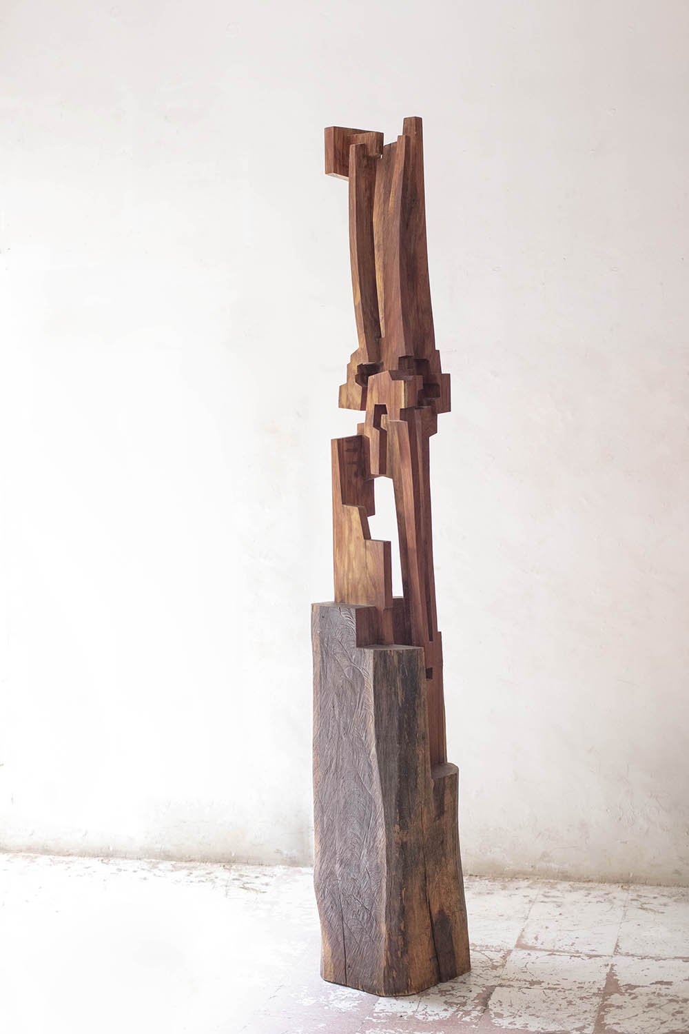 s-t-untitled-wood-stele-2-jorge-yazpik-marion-friedmann-gallery.jpg