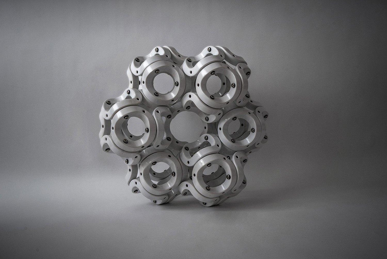 web-toroid-porcelaine-sculpture-pedro-cerisola1.jpg