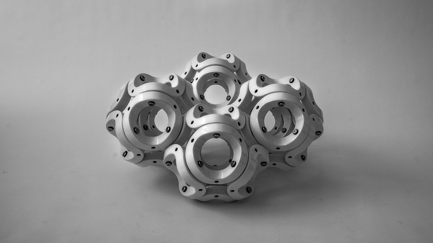 web-toroid-porcelaine-sculpture-pedro-cerisola3.jpg