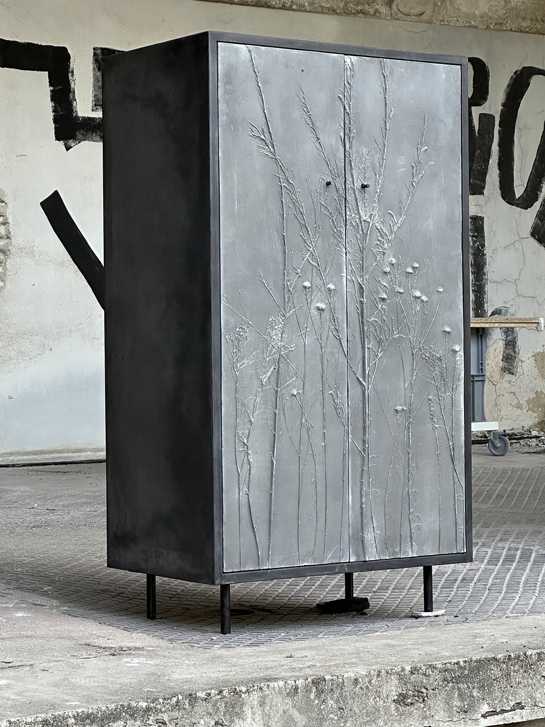 MarionFriedmannGallery_black-night-cabinet_StefanBuxbaum-IMG_2512-lr.jpg