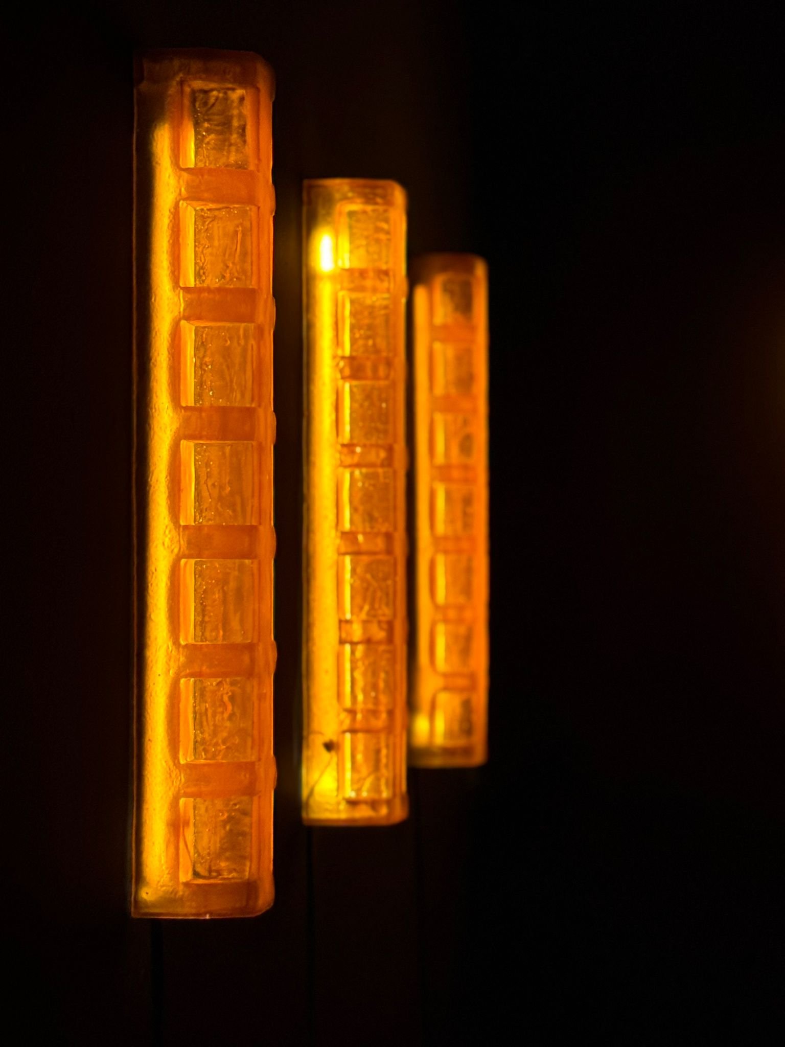 LA-Interacion-2-amber-wall-lights-marion-friedmann-gallery-PHOTO-2025-10-05-23-04-33.jpg