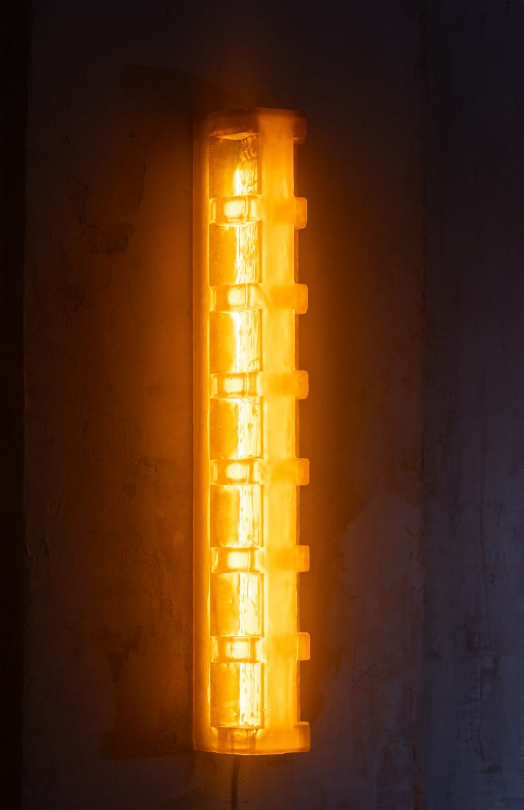 LA-Interacion-2-amber-wall-lights-marion-friedmann-gallery-PHOTO-2025-10-06-01-53-11.jpg