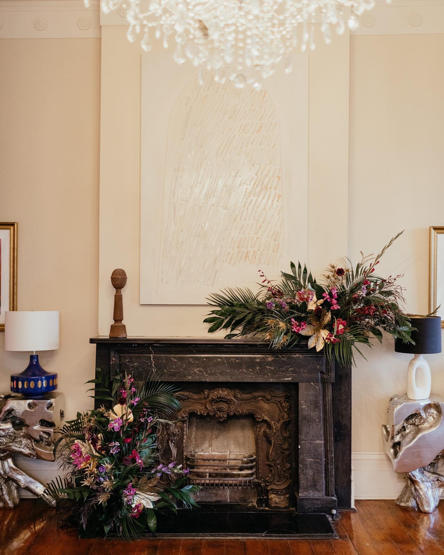 Mardi Gras ~ February, 2024

Location: private pier-&aacute;-terre, French Quarter
Photography: @sharon_pye_thomas 
Interior Design: @marthapearsondesigns 

A tropical take on the traditional purple, green and gold of carnival, to fit the dynamic des