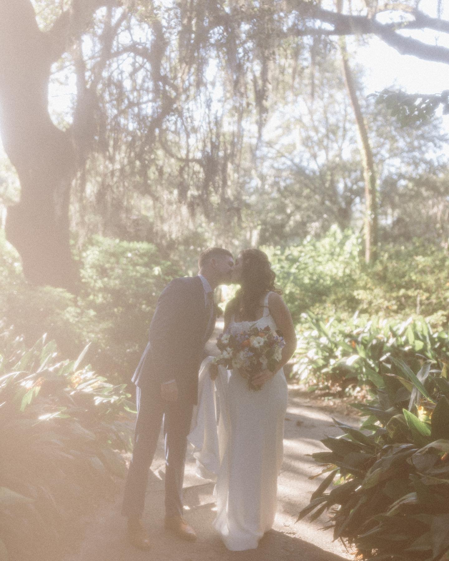April &amp; Ian ~ 9.23.22

A day late but nevertheless! A huge happy anniversary to these two ❤️

@april.m.evans it&rsquo;s always so special doing flowers for a dear friend - thank you for entrusting me with this day AND embracing all of these gorge