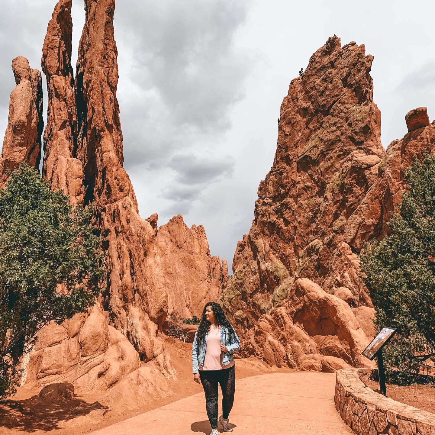 When you&rsquo;re out exploring popular places, does anyone else wait around for a few minutes until you&rsquo;re alone to snap your photo? Just me? 
Ok well this was taken in the middle of the day with hundreds of people around (Garden of the Gods i