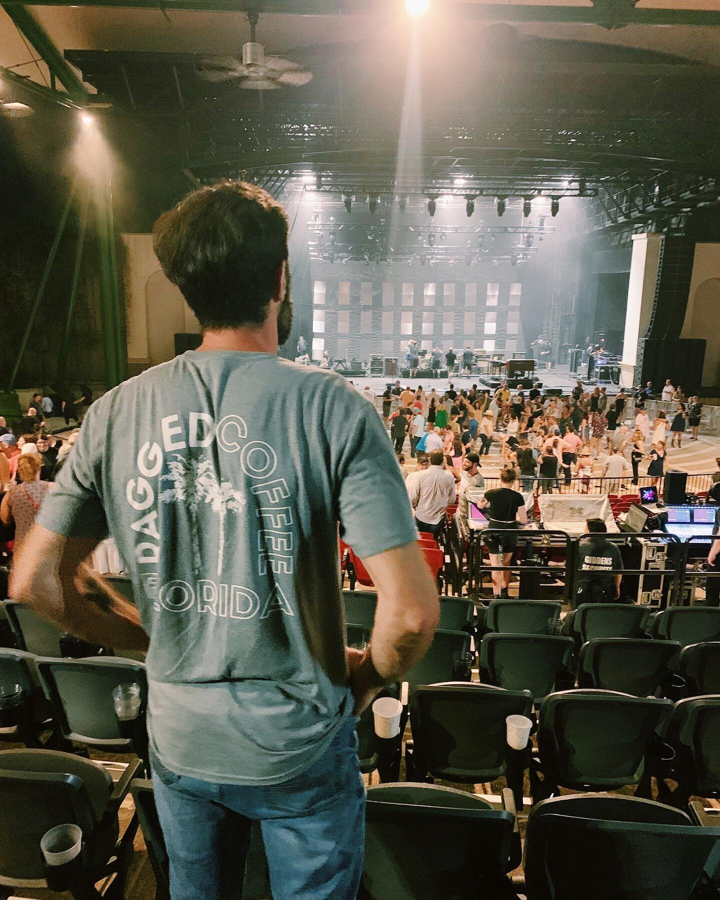 We got away this weekend and filled it with music and food. The @theampsa opened at full capacity and we got to be there for it. The crowd was rowdy! 
&bull;
Thank you @jameyjohnsonofficial @whiskeymyers @martystuart @the400unit @jasonisbell for gett