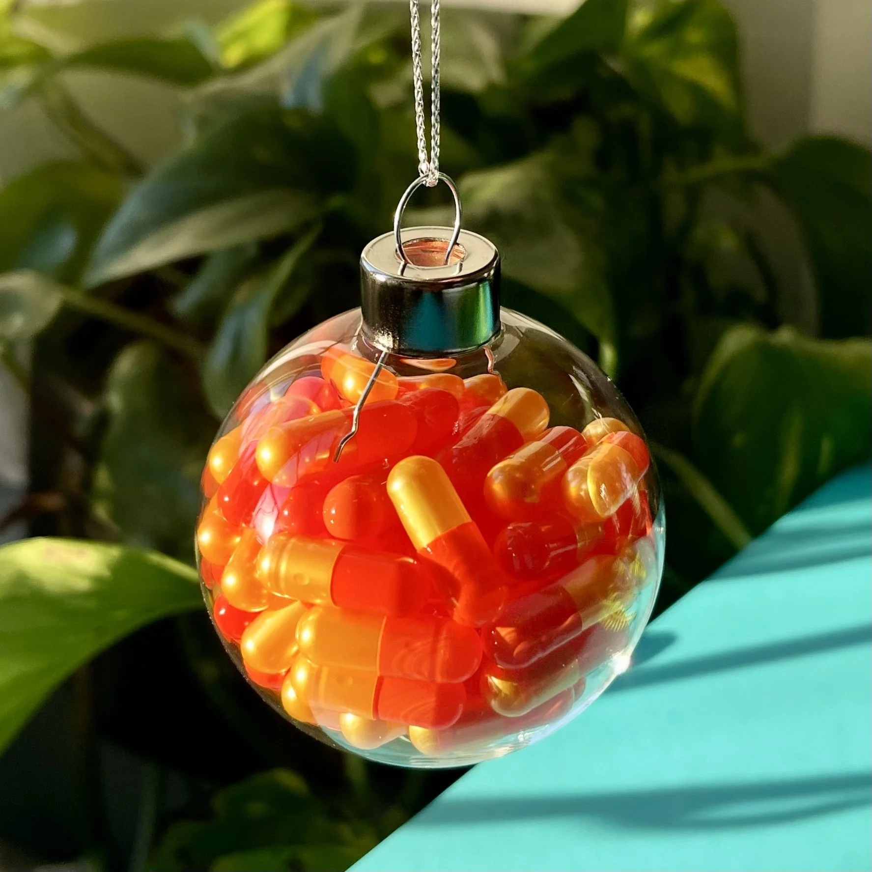 'FASHION FIX' CHRISTMAS CHILL PILL BAUBLE