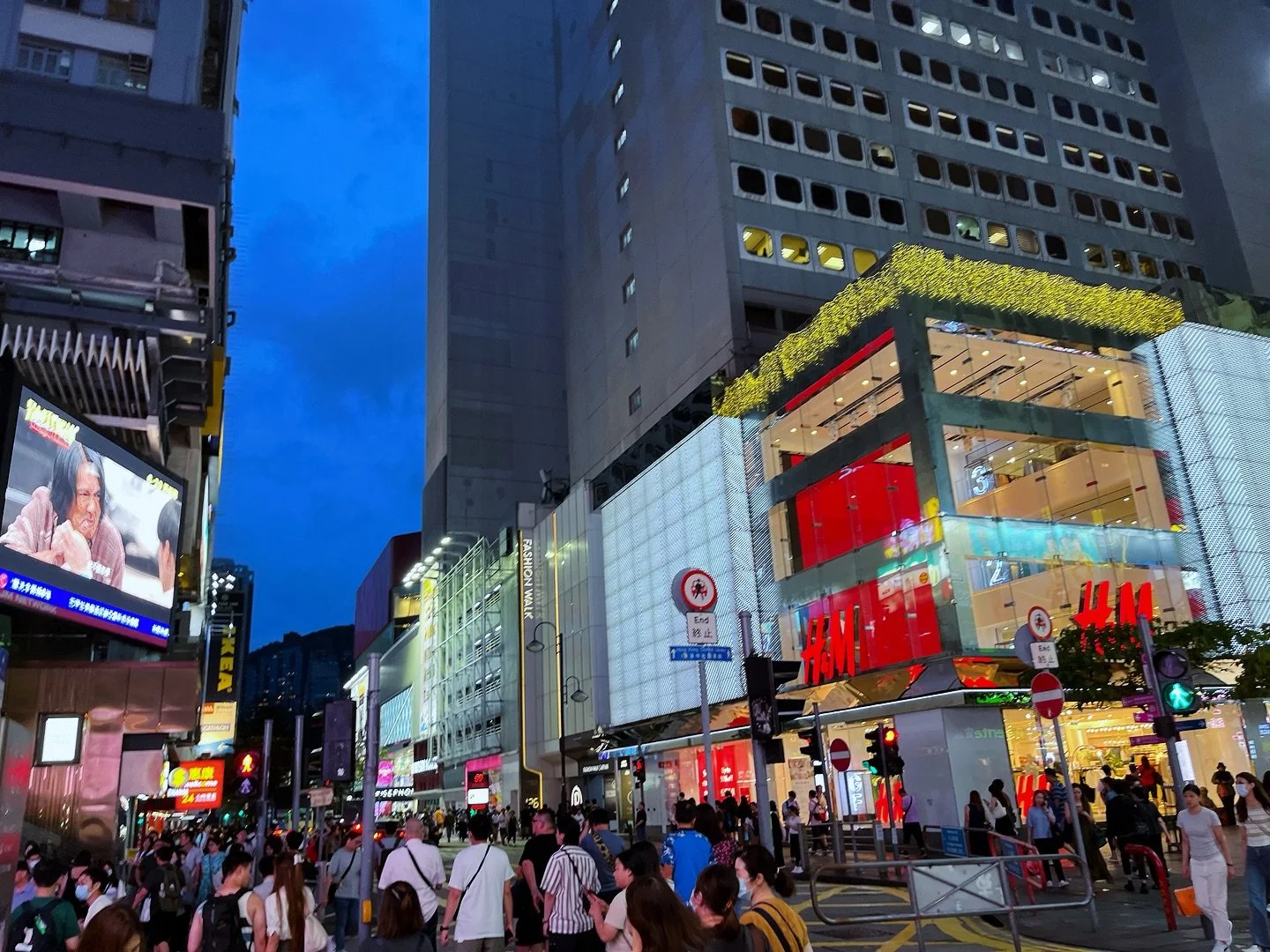 Causeway bay commune | studio unit 
Located at the heart of the city 🏙️