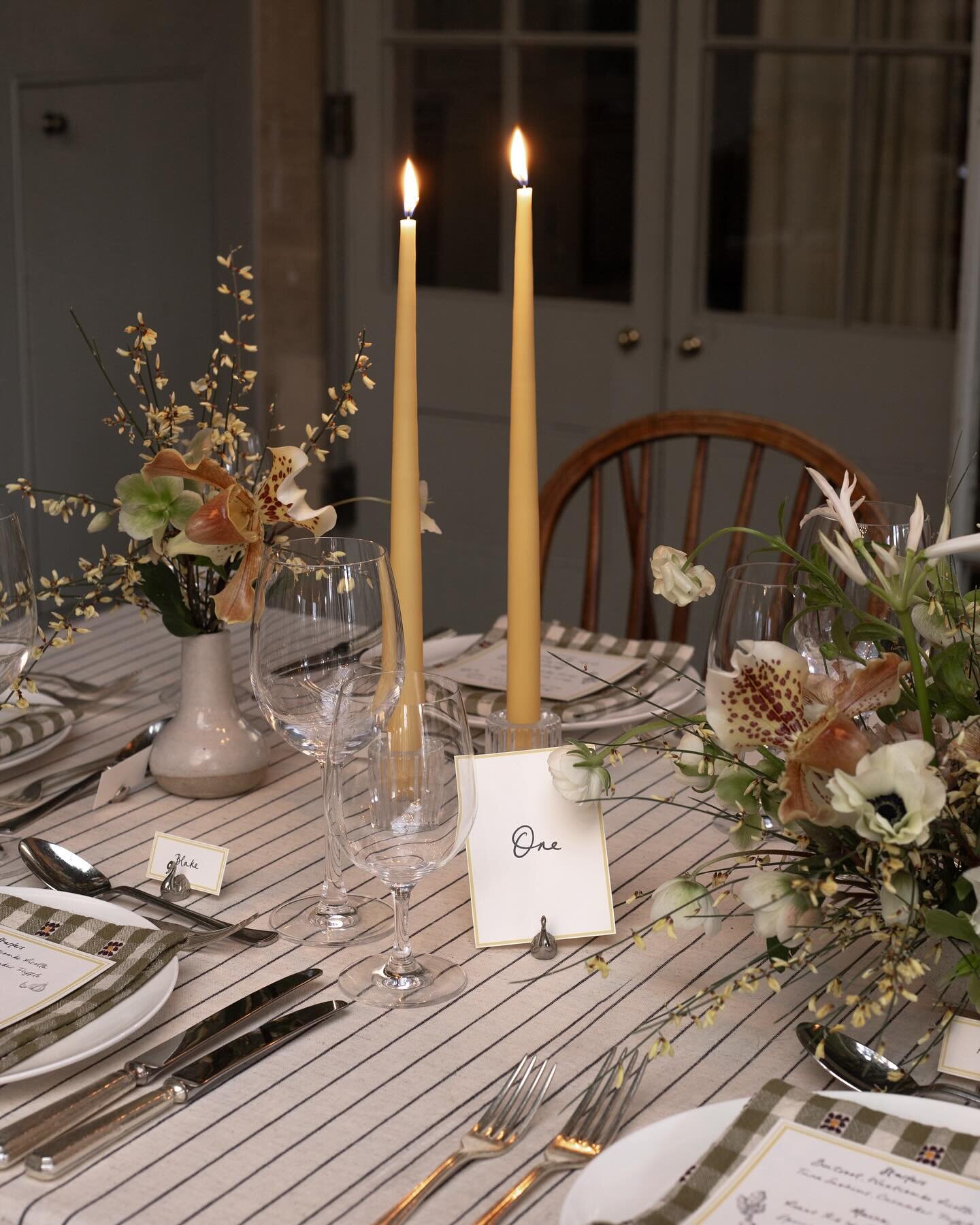 {Spring} The sun is shining &amp; it feels like spring in the air. Happy Easter weekend xx
.
.
.
Flowers ~ @flowersbypassion 
Photo ~ @hana.snow 
Venue ~ Babington House
.
.
#springtablescape #springwedding #springweddingflowers #weddingtablescape #s