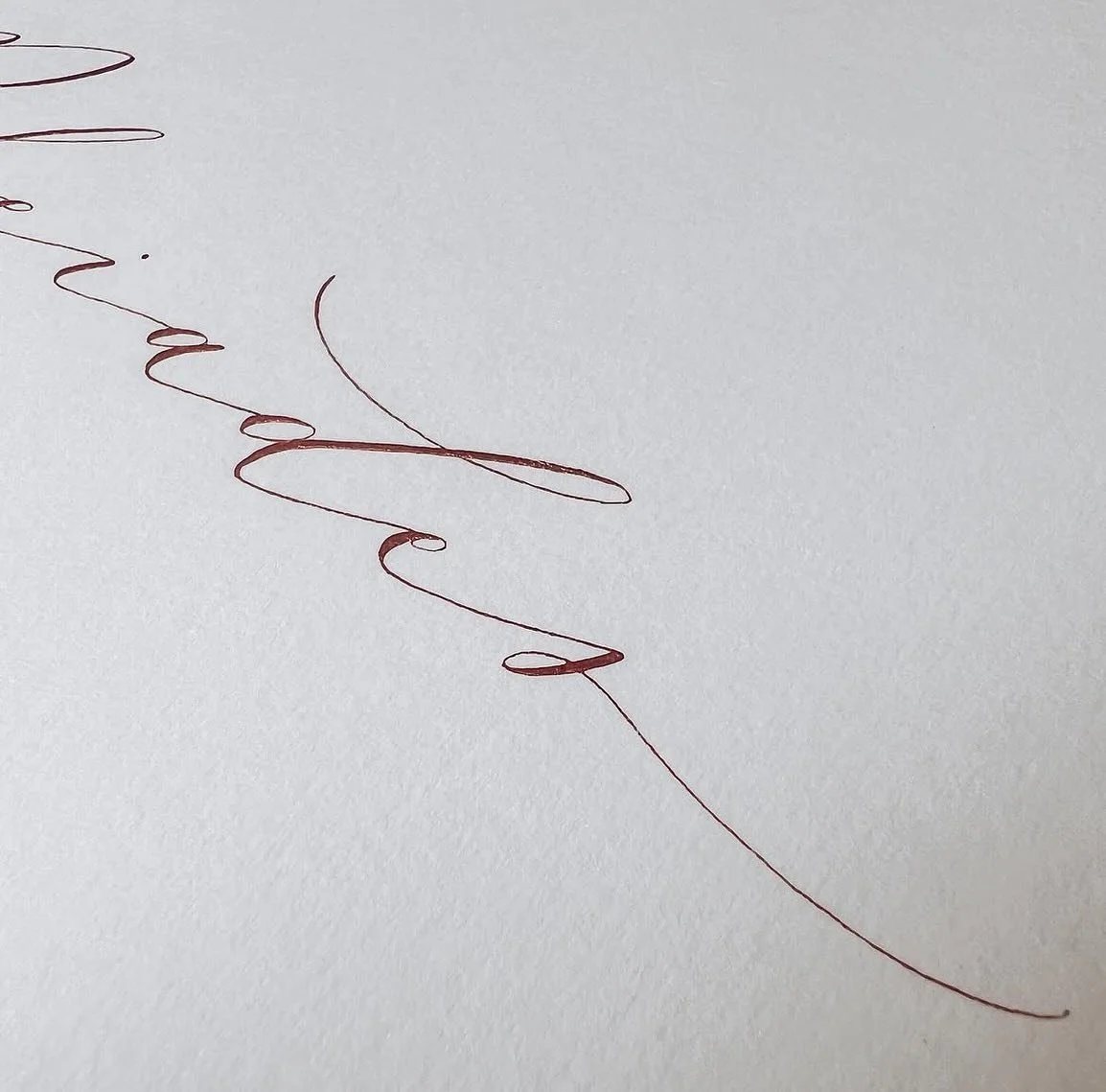 Calligraphy that dances across the paper ✨

If you would like to learn the art of calligraphy, I have workshops coming up throughout the Autumn and Winter months including a collaborations with Molton Brown and @lilliputfarmkitchen. See next slide an