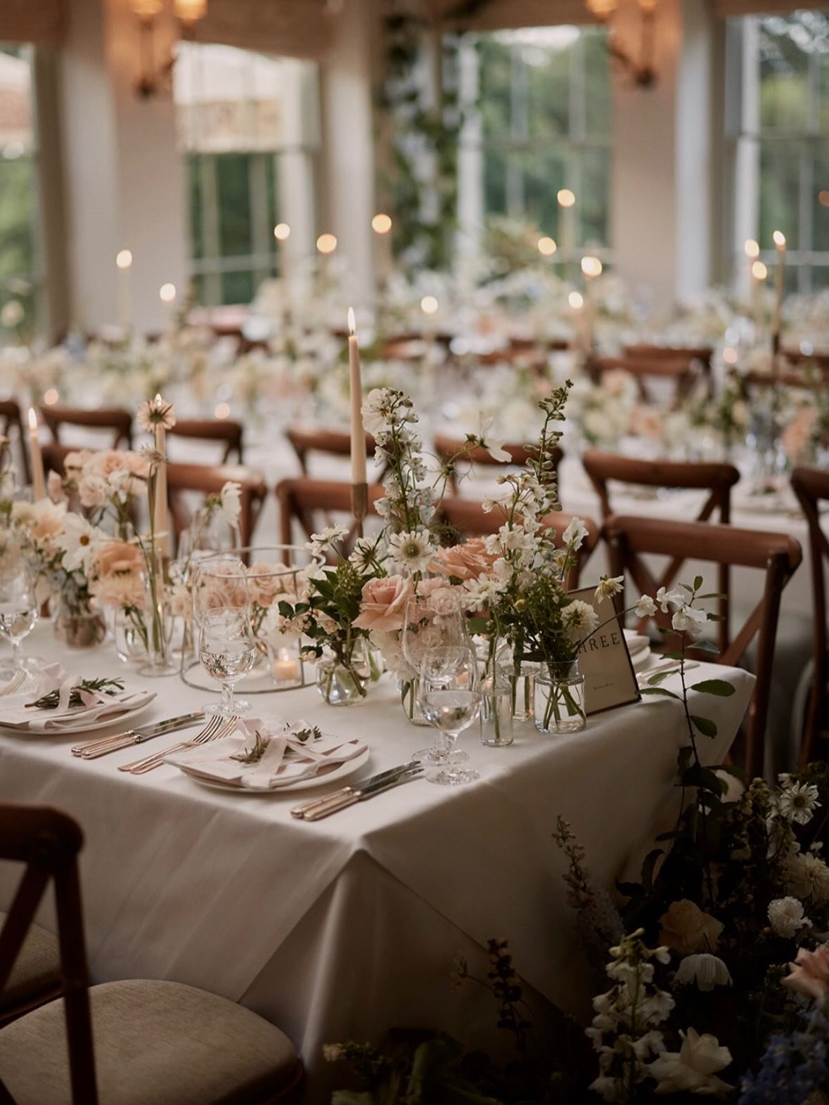 From day to night. When the sun goes down and the candles are lit, the mood softens.

Daylight gives clarity &amp; the natural light reveals every detail &mdash; colours, texture, craftsmanship. As evening falls, candlelight reshapes the palette, add