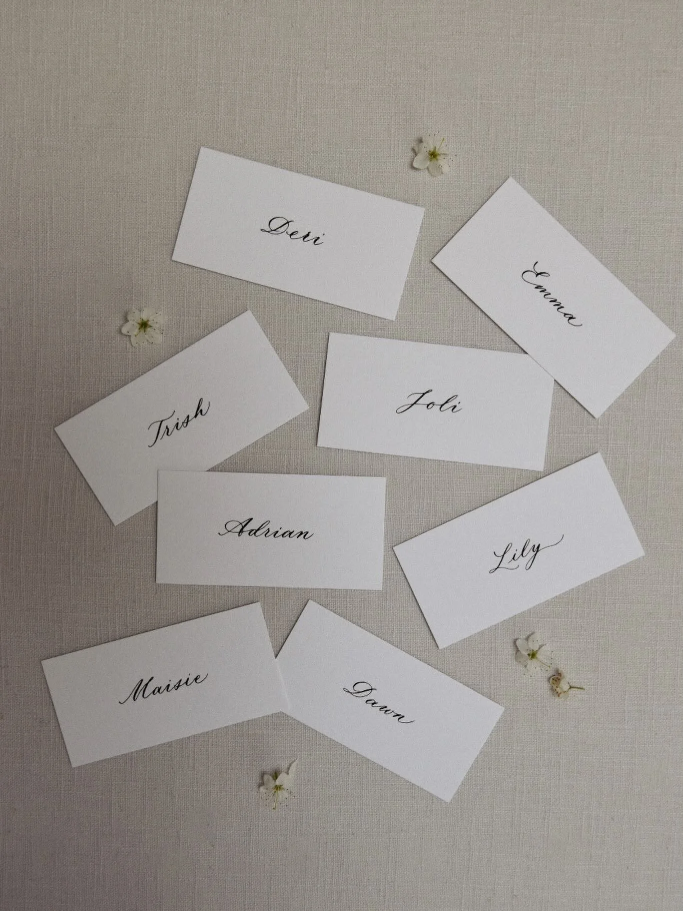 Some times there are too many choices and decisions to make so why not keep it simple. But simple doesn&rsquo;t mean basic or boring! These classic black ink place cards are simple but will truly add that extra special detail to a place setting. 
.
.