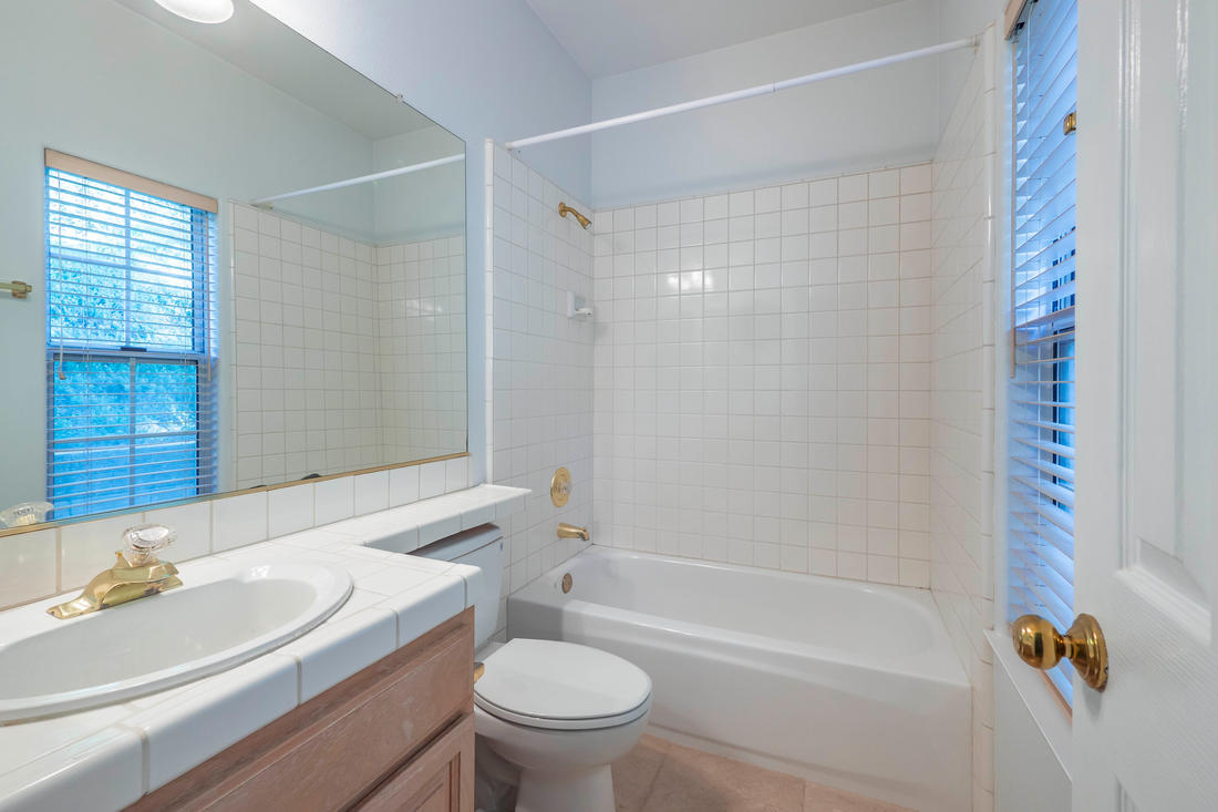 Guest bathroom.jpg