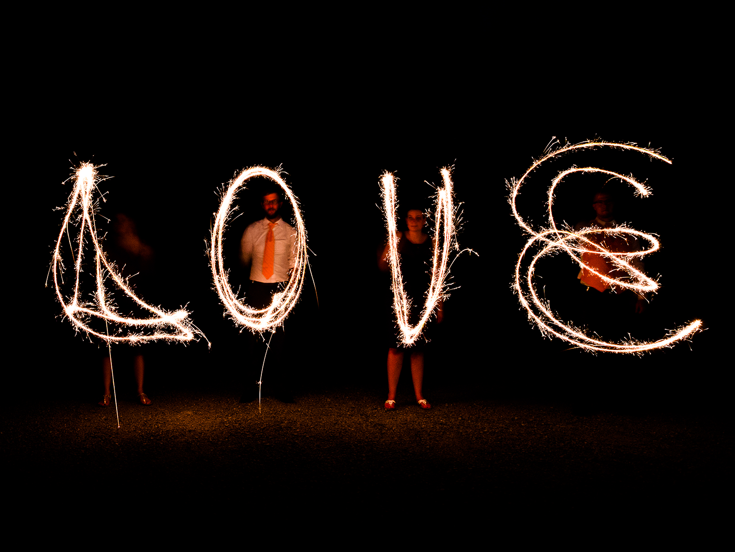 love-sparklers-creative-wedding.png