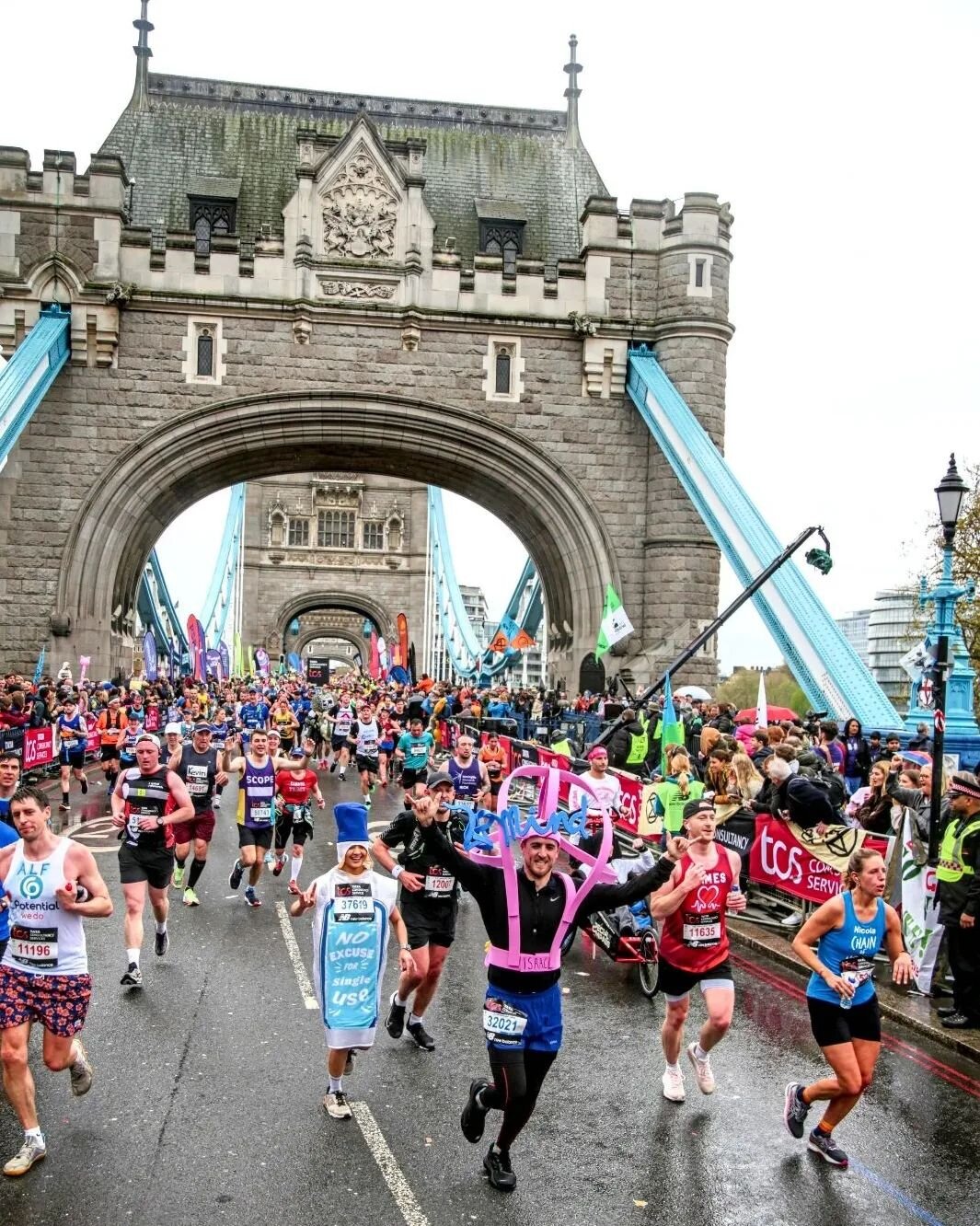 &quot;What was it like running the @londonmarathon in a brain costume&quot; 🧠🏃&zwj;♂️ I wrote a short blog about the experience and how others can run in costumes too here &gt;https://www.isaackenyon.com/blog/2023/4/30/fastest-brain-to-run-the-lond