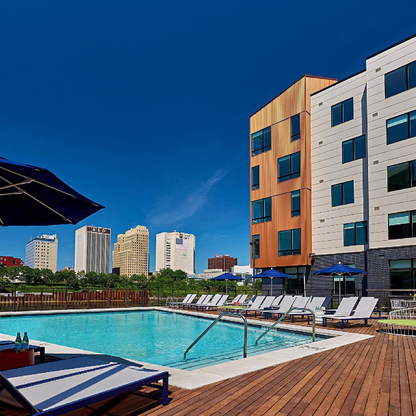 Take your summer to the next level at @deyandbergen, which recently debuted its must-see collection of outdoor amenity play spaces along the Harrison waterfront 🌞