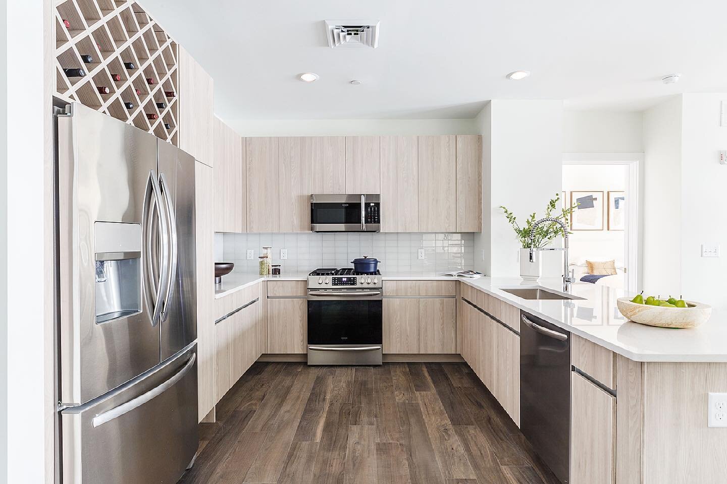 These condo-style kitchens at @thebenjaminridgewood have us like 🥰🥰🥰