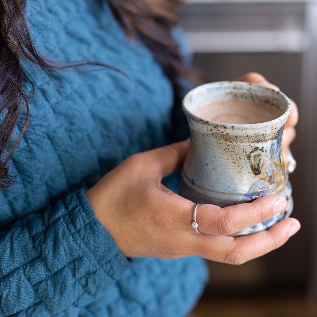Love in a pod = Hug in a mug 💙🖤🤍

Did you know every pod I make gets infused with the loving + healing energy of Reiki? Creating Cocoa Recoup is truly a labour of love!

📸 @sophiadoroziophotography

#yycfamily #yycliving #yycmoms #yycbabies #yyck