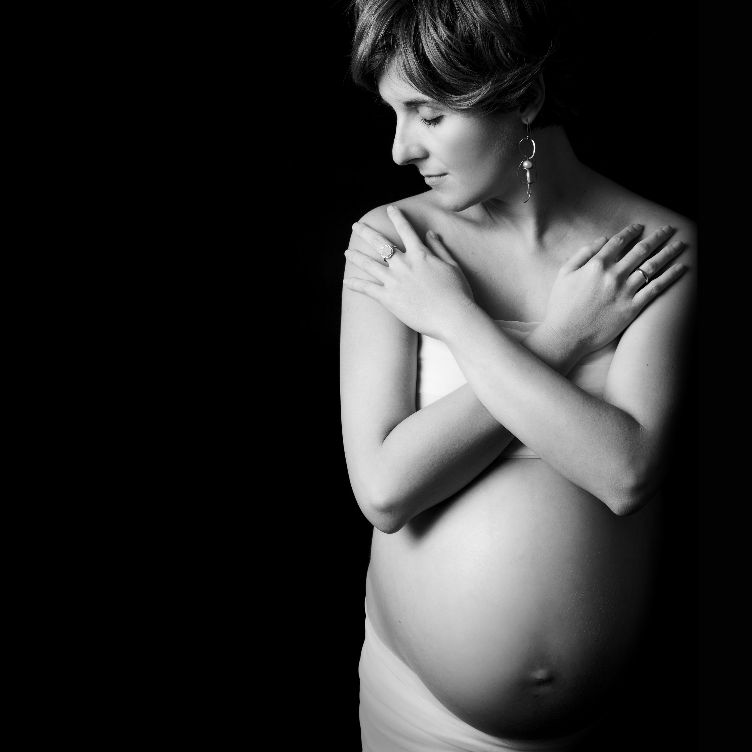 Pregnancy-photoshoot-studio-London.jpg