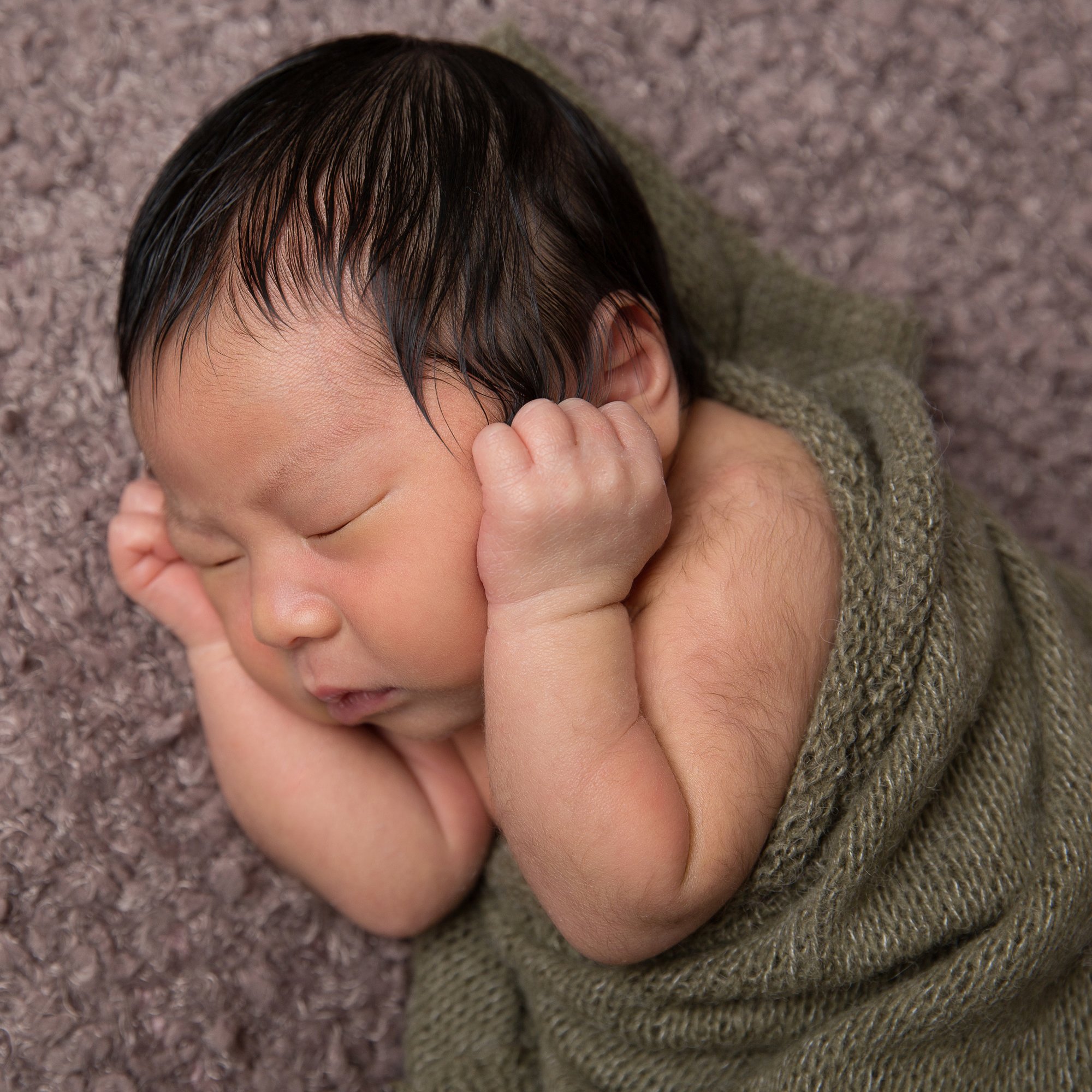 Newborn photographer who comes to your home in Kensington