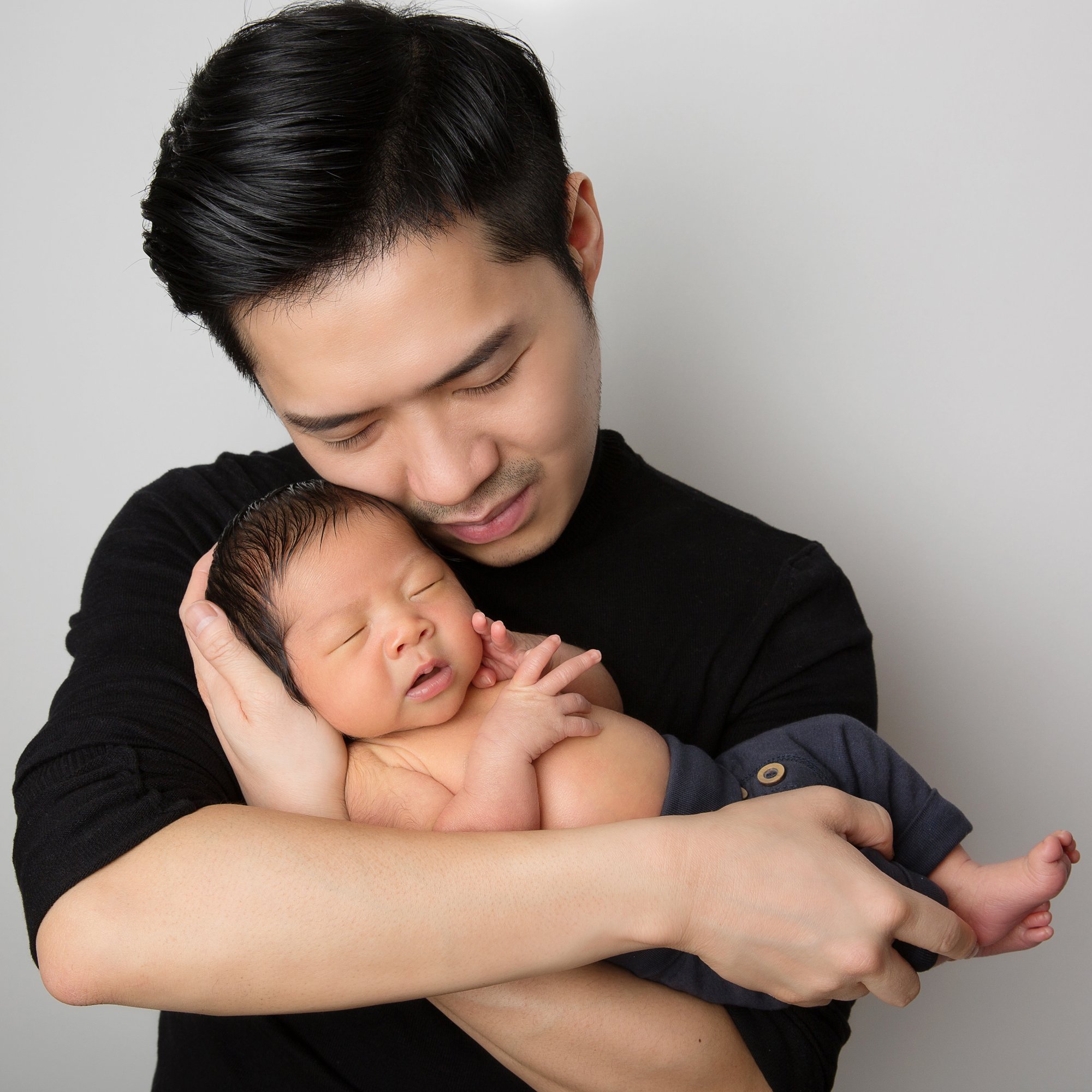 Newborn photographer who comes to your Hammersmith home