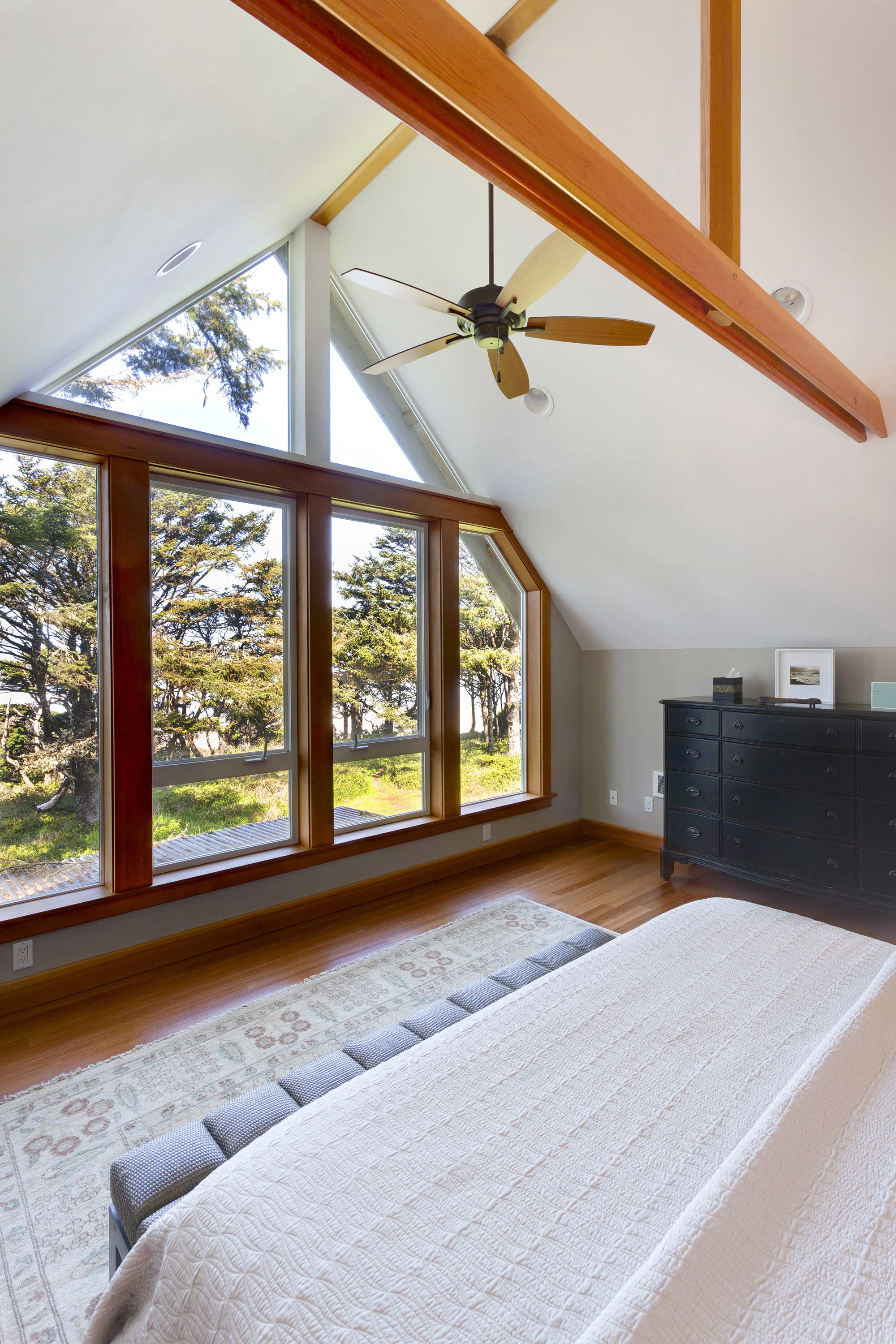 Large King bed room with vaulted ceiling