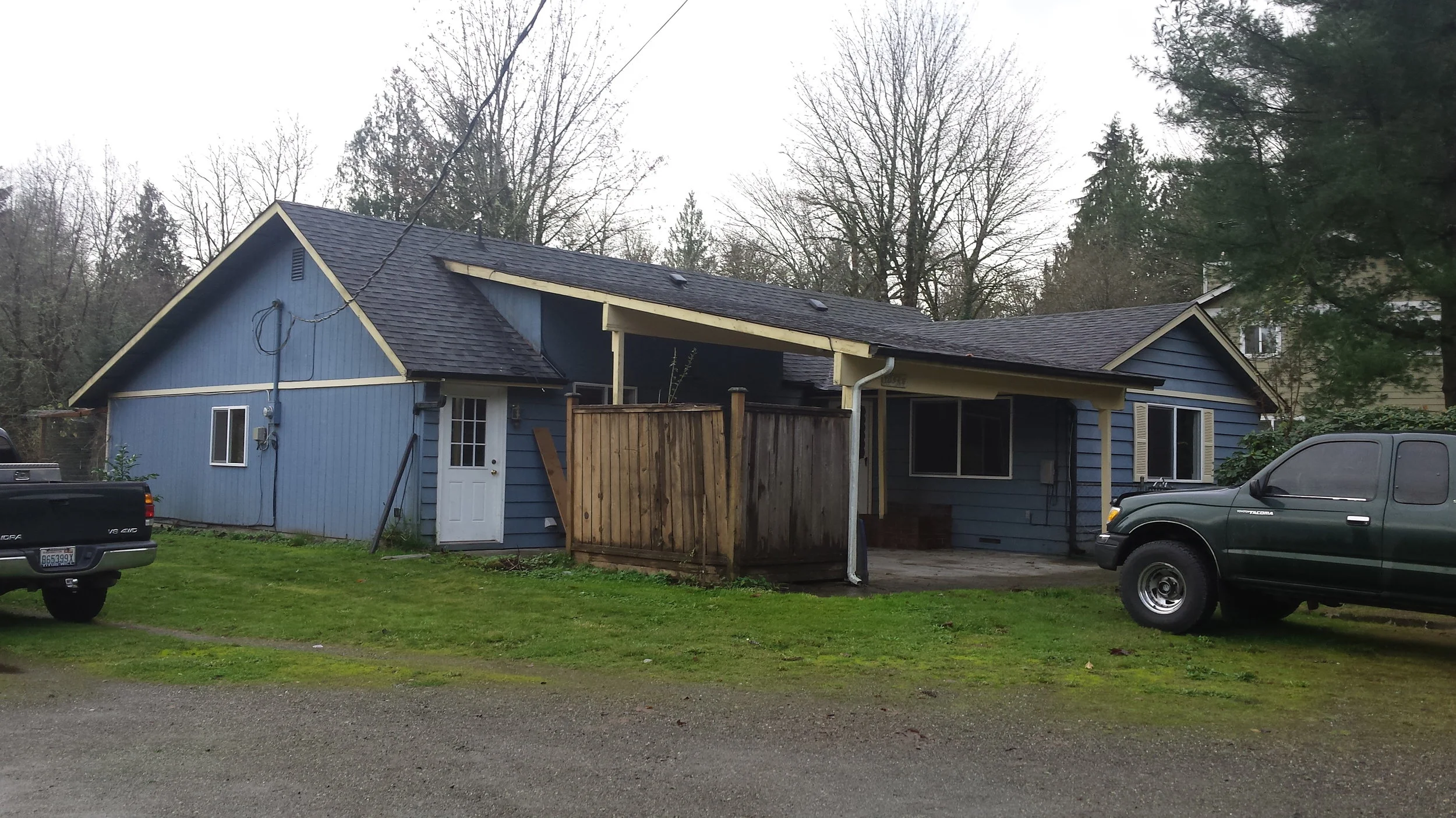 House with original paint color before repainting