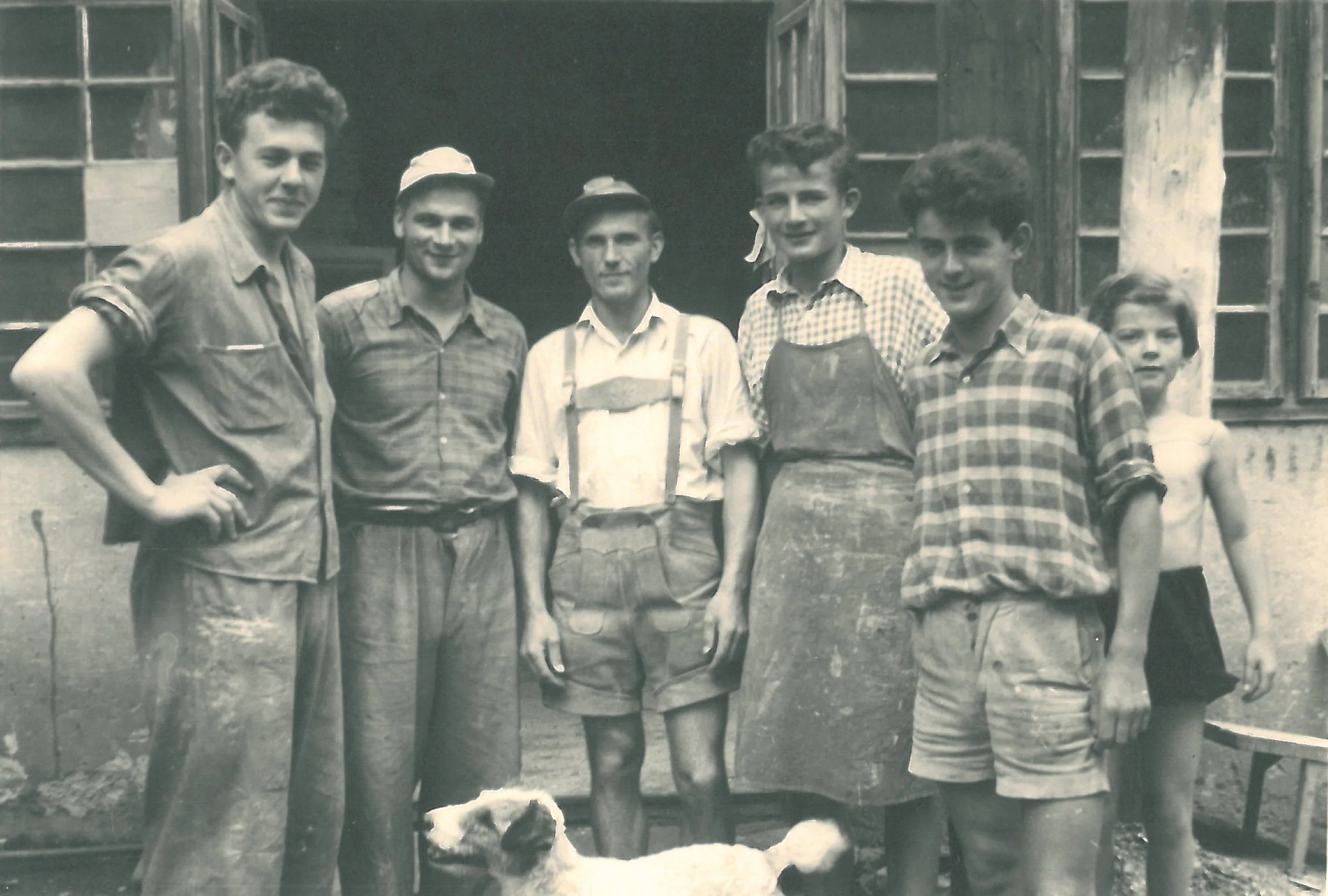 Franz Muhr mit Tischlergesellen um 1955