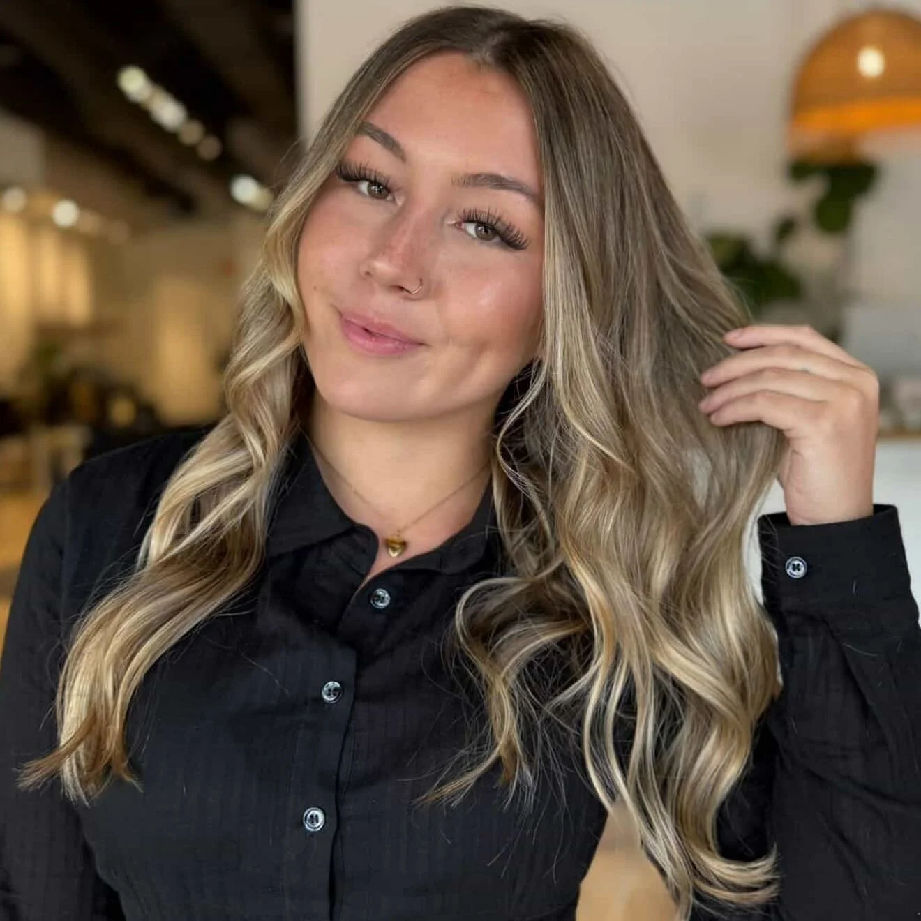 Living in the best of both hair worlds&hellip; bronde + beautiful ✨

Hair by @hairbyrachel.mn
