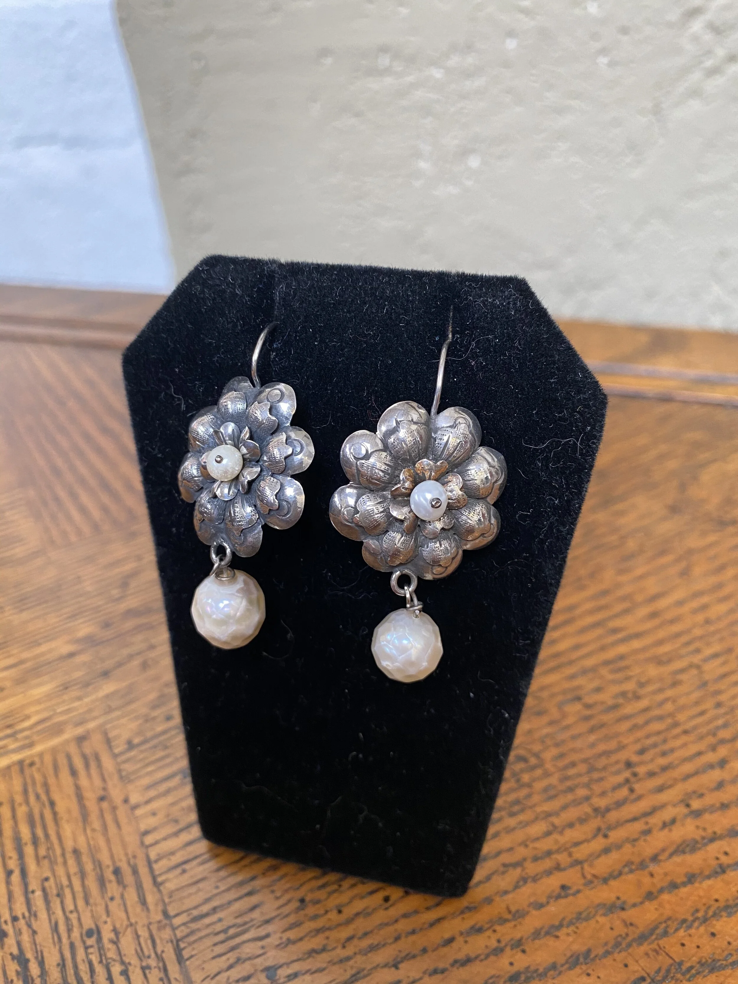 Elena Solow / Blue Jaguar Vintage Style White Pearl Earrings