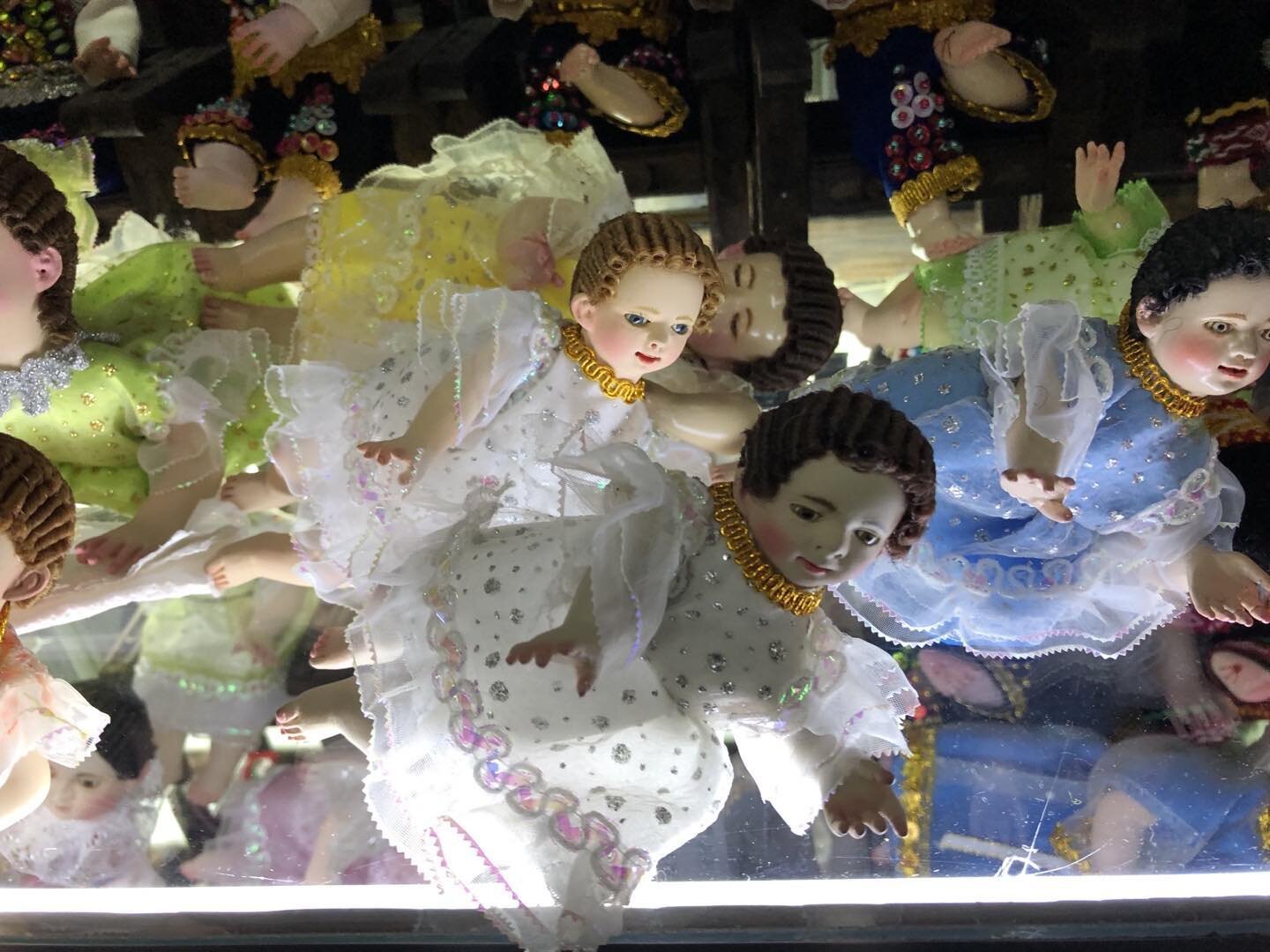 Angels in mid flight - somewhere in Cuzco, Peru, 2020&hellip;
.
.
.
.
#angels #flying #cuzco #peru