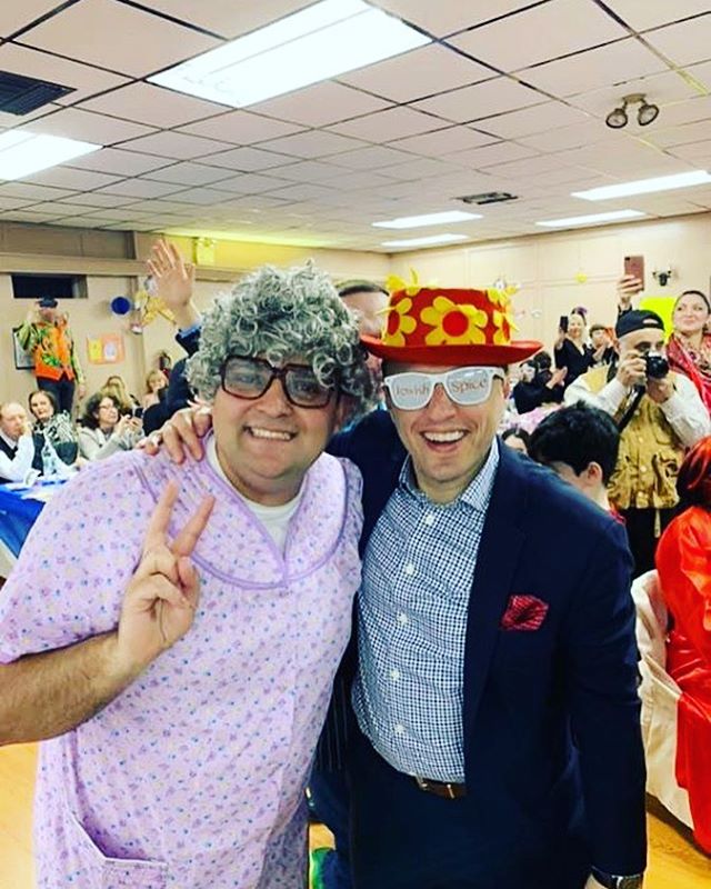 Jewish spice for relationships is everywhere🎉🎉🎉🕺🏻🍾
One of our awesome  members bumped into Baba Fira  tonight! @baba_fira @gariksuharik @jewishspice #purimcostumes #fun #hamantaschen #purim2019 #jewishspice🌸 
Happy Purim!