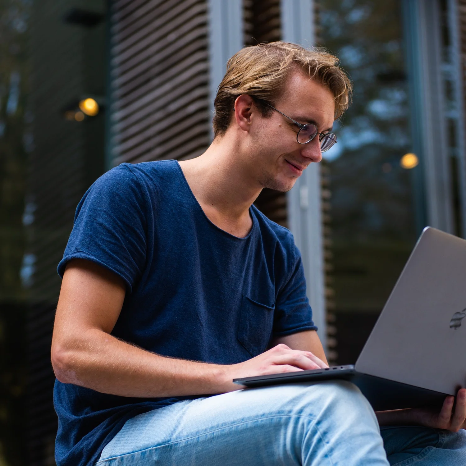 RECENT GRADUATESWHAT CAREER PATH SHOULD I BE PURSUING?