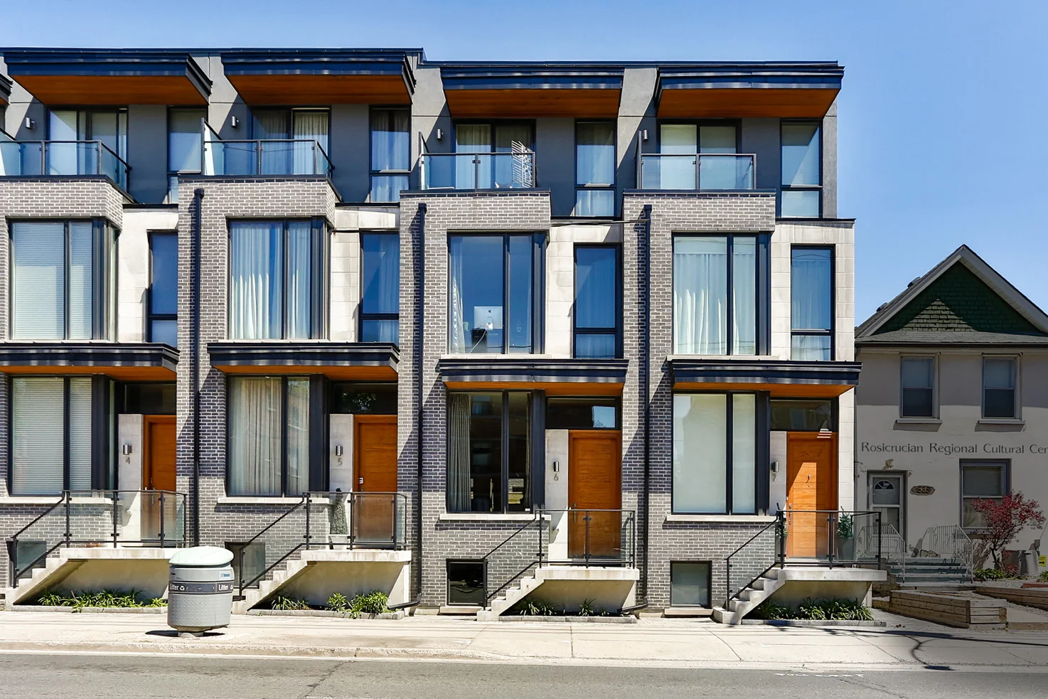 2-837BroadviewTH6-front  exterior_V2.jpg