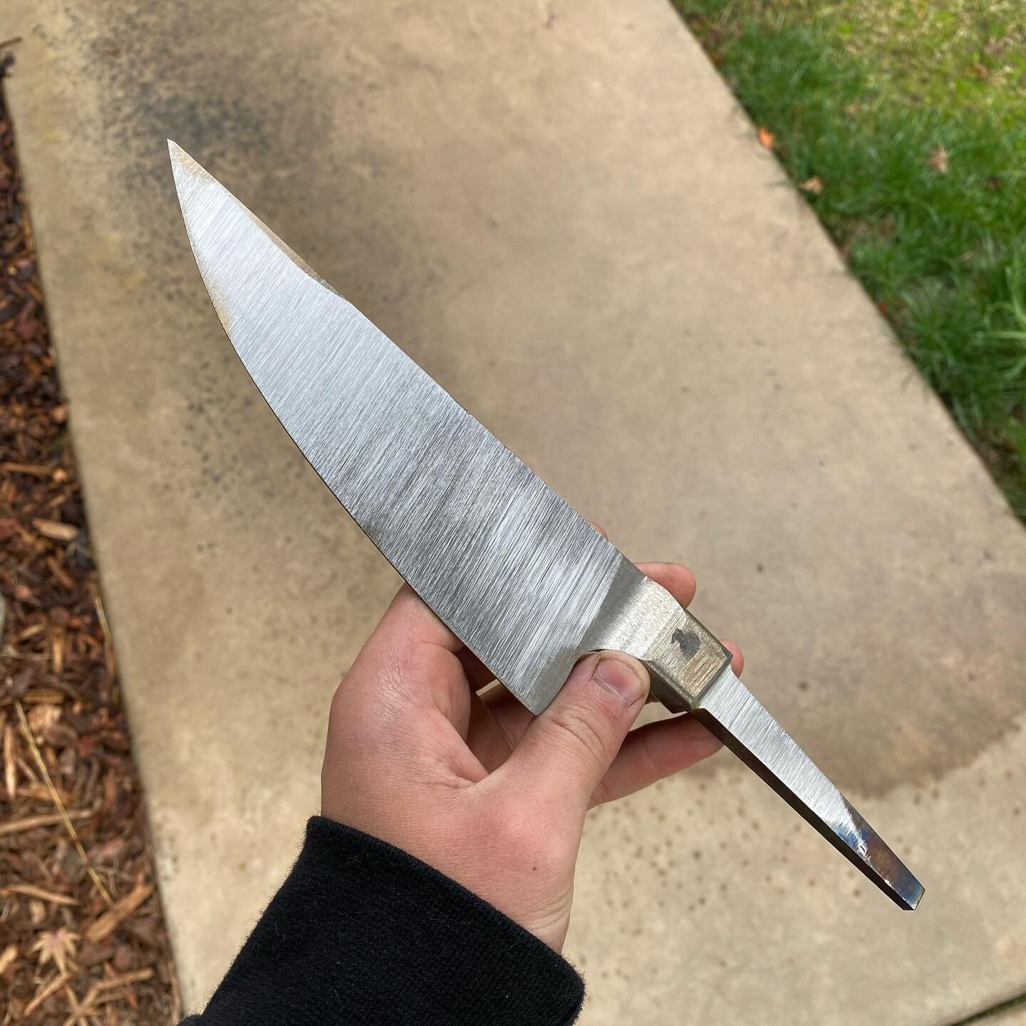 Alright here is the integral from the live stream in a VERY rough ground state. If you didn&rsquo;t watch the live you can see how I made this on my last post. 

#knife #chef #steel #forged #integral #handmade