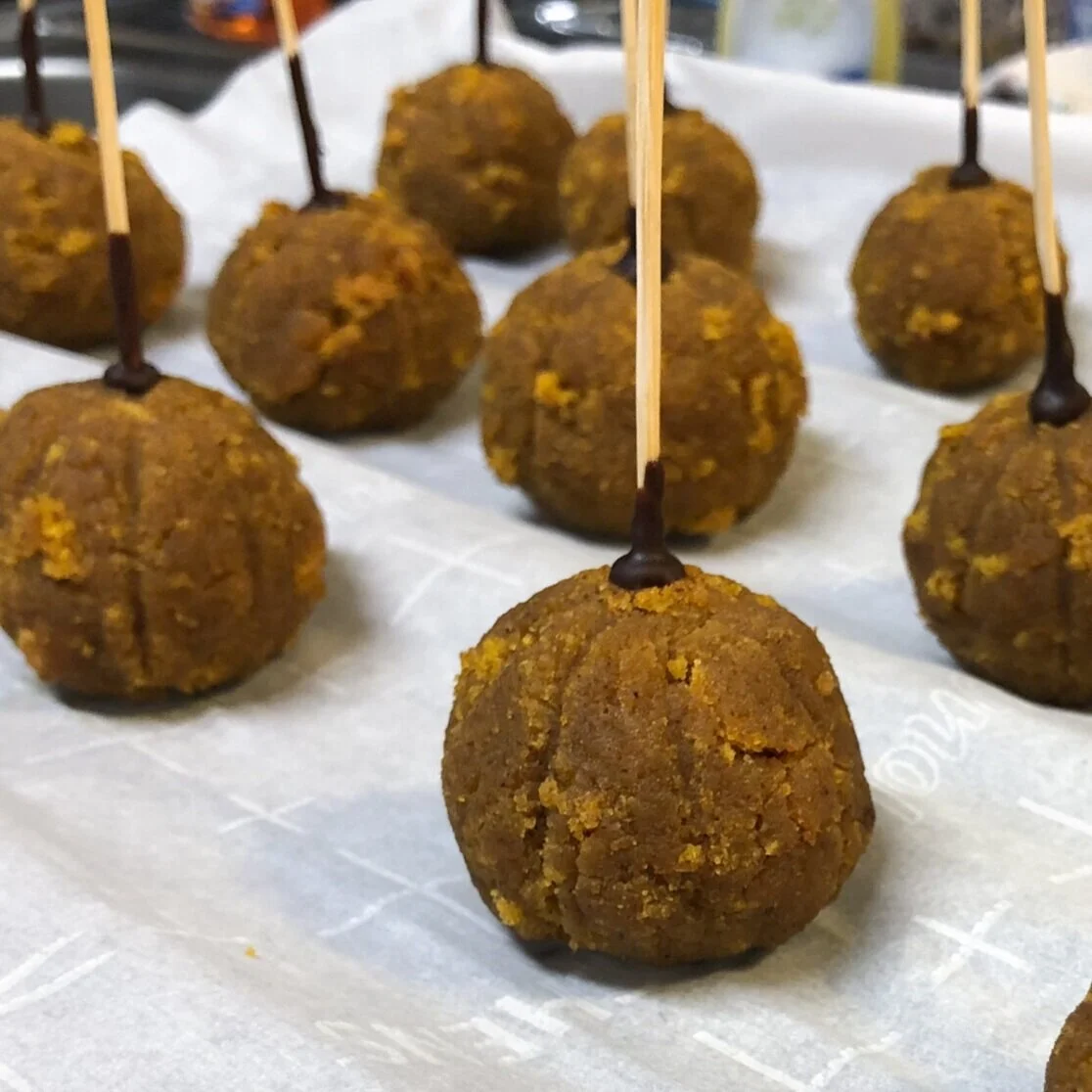 Cakeballs+with+Stalks.jpg