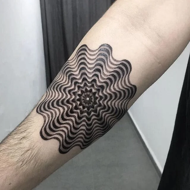 ✨tattoo by @coreoneart #madewithgeometrica ✨