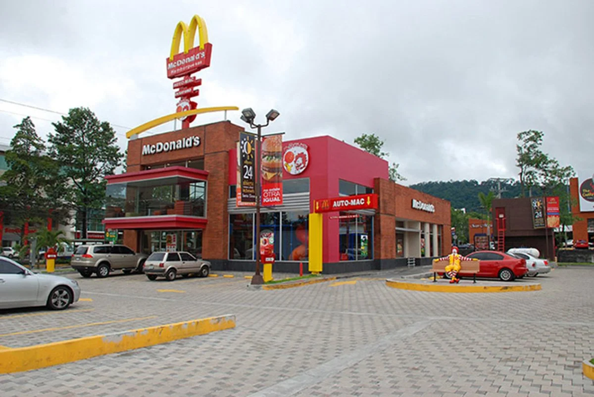 401 - Mcdonalds Santa Elena.jpg