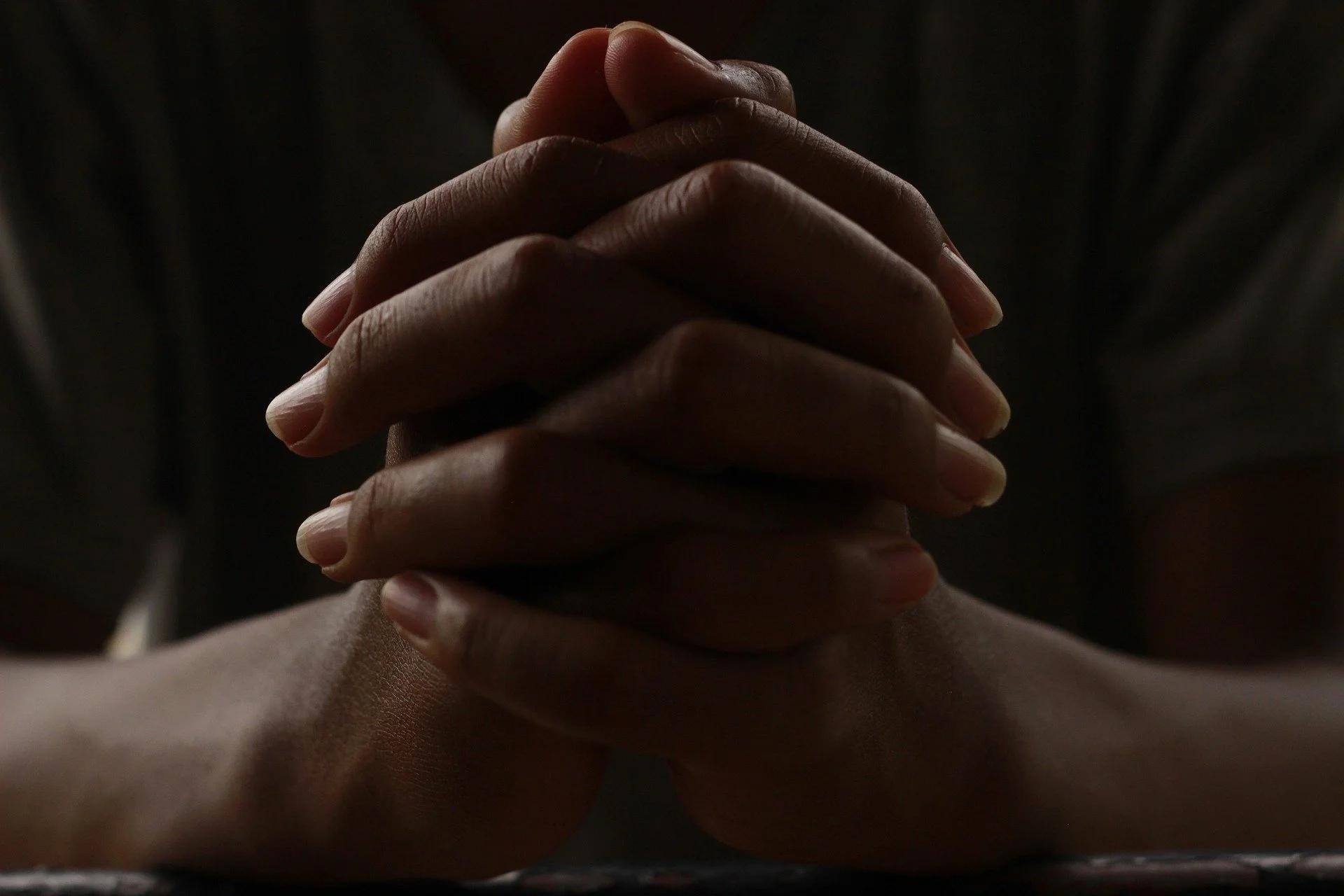 hands-g199bacb66_1920.jpg