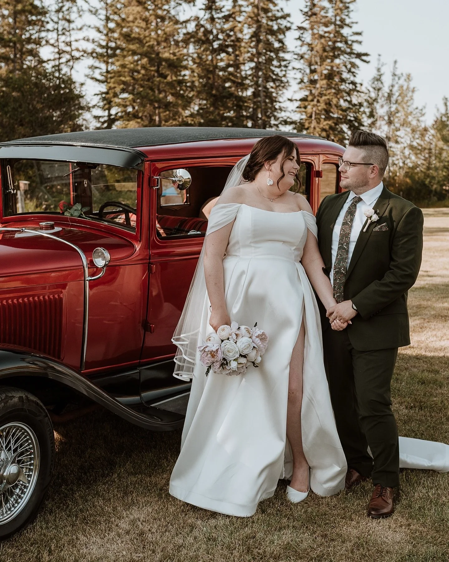 Married on Jenna&rsquo;s family farm under the sunshine, surrounded by all their favorite people &mdash; the perfect day for Jenna and Travis. So much love for these two babes. 
Dress @urbanbrideinc 
Suit @simons 
Hair @ateliervae 
MUA @srmakeupartis