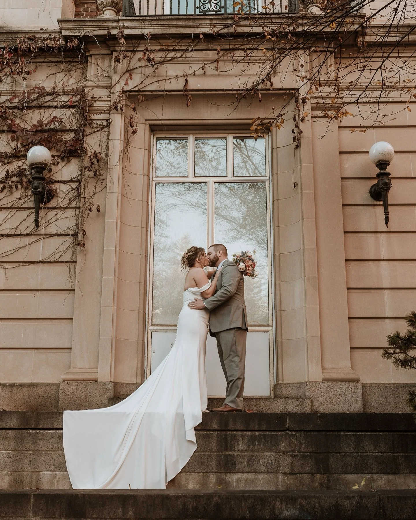 Callan and Zac a couple so clearly in love radiating joy, sharing laughs, and wiping away tears as they said &ldquo;I do.&rdquo; Honestly the biggest smiles all day with these two. 
Dress @novellebridal 
Suit @mooresclothing 
Florals @buttercupstudio