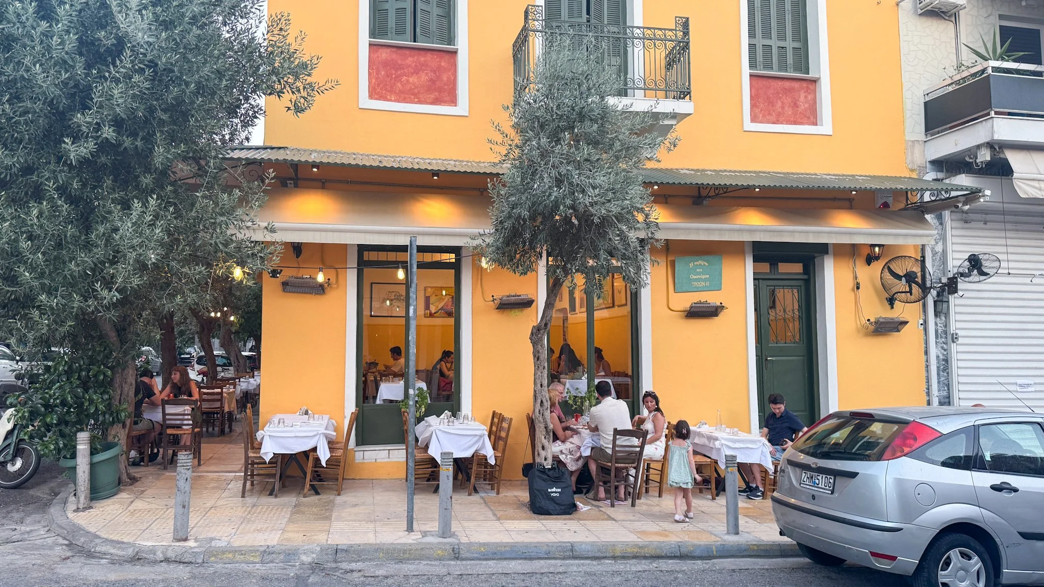 Taverna Oikonomou local taverna in Petralona Athens