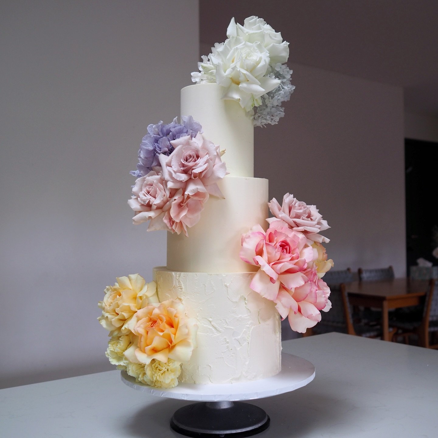 Breaking my posting hiatus with this ombr&eacute; number for a colourful wedding! Happy 2026 everyone!