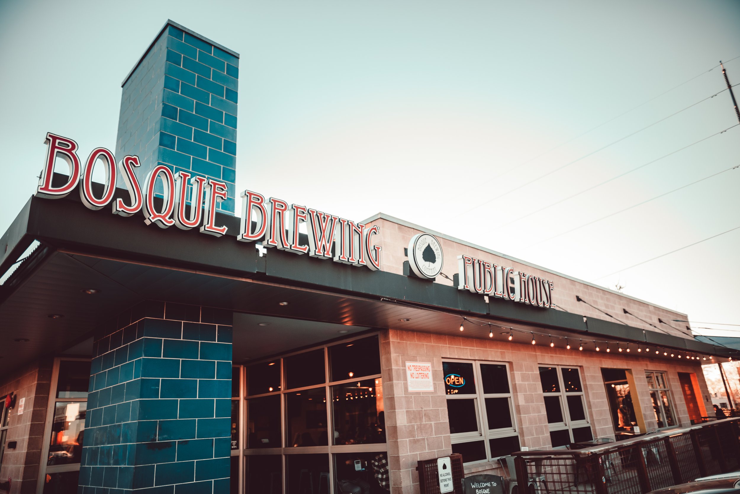 Nob Hill’s Bosque Brewing Co. Hosts Twinkle Light Parade Goers After Parade