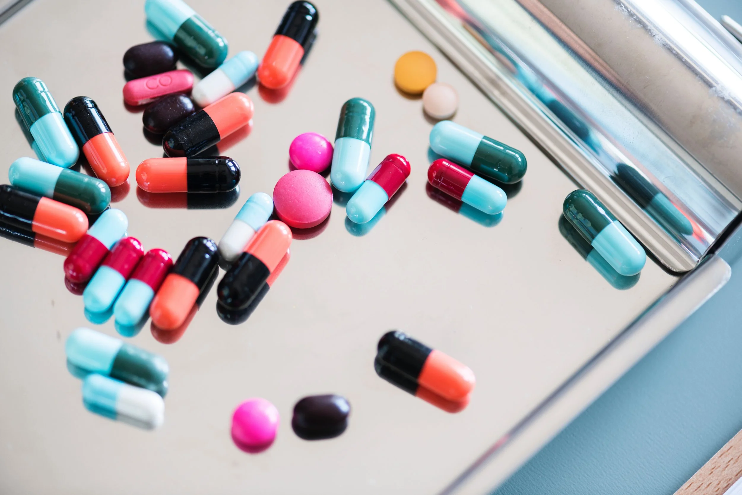 addiction-antibiotic-aspirin-860378.jpg