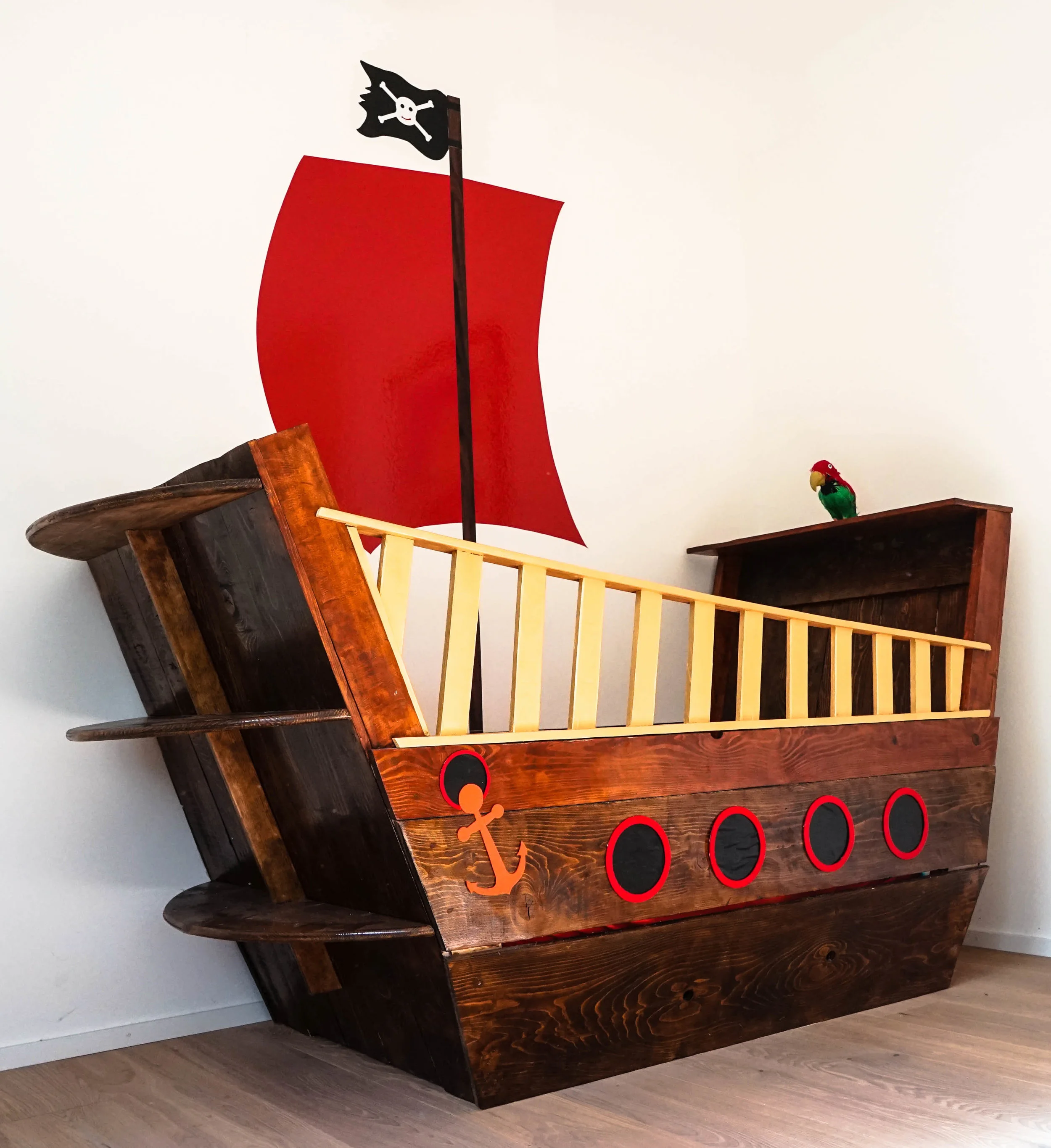 Bateau Sq.jpg
