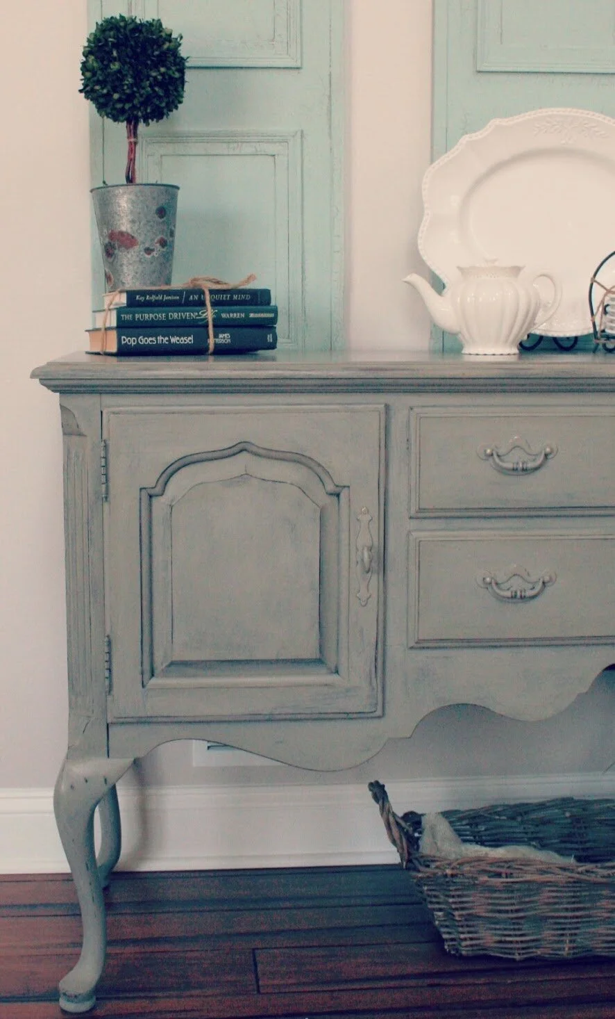 Pretty Distressed - Christina Muscari