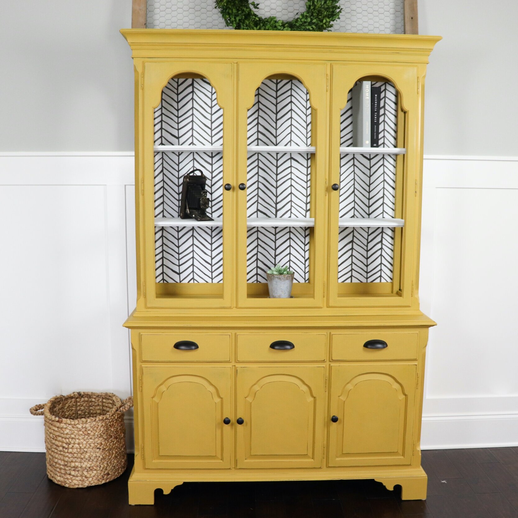 Pretty Distressed - Christina Muscari