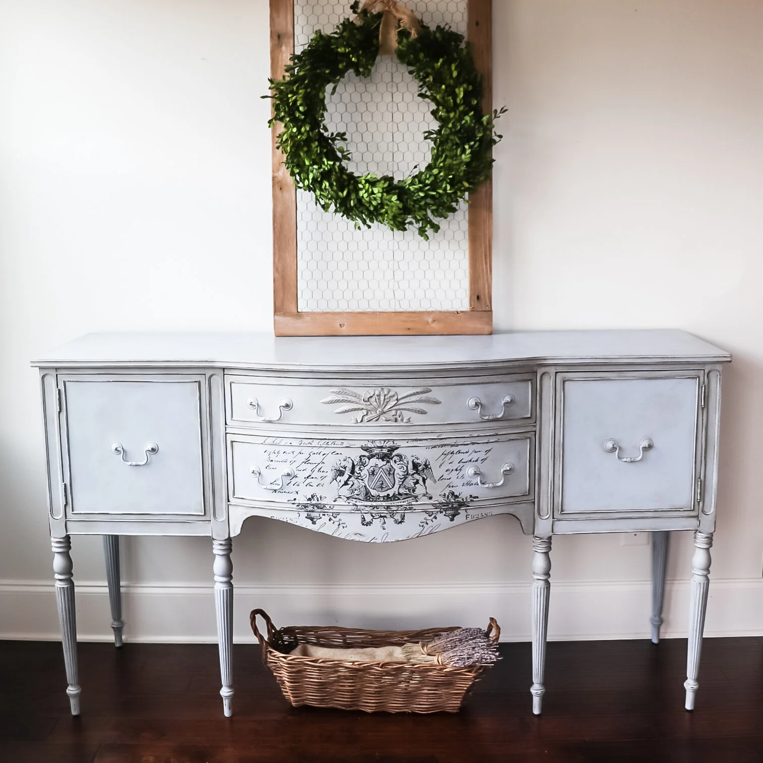 Pretty Distressed - Christina Muscari